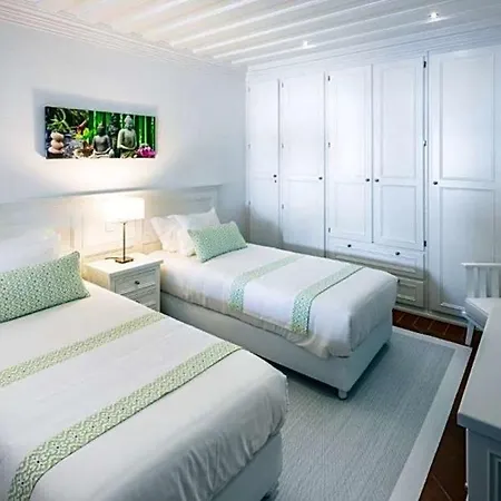 Sleeps 14 Pool Air Con Wifi Vila