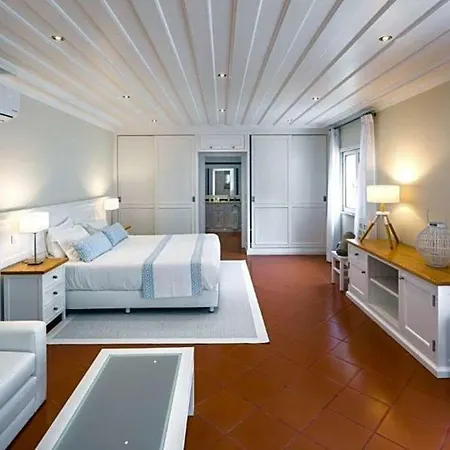 Sleeps 14 Pool Air Con Wifi